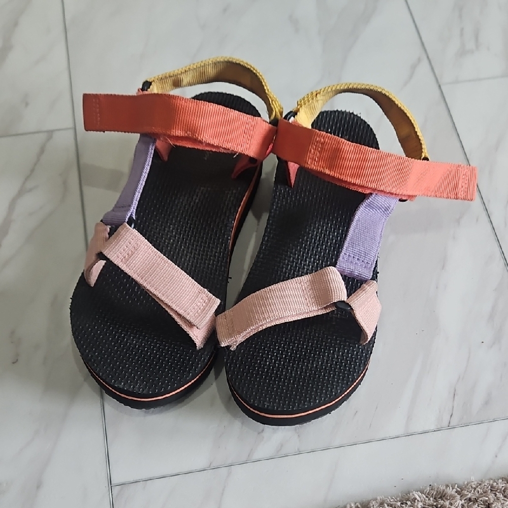 Time and Tru Multicolor Strap Sandals